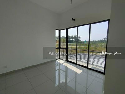 Robin @ Rimbayu, Malaysia Robin @ Rimbayu, Malaysia