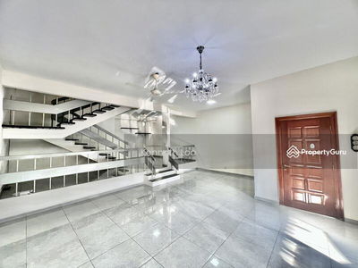 Guarded - well kept condition, Malaysia Guarded - well kept condition, Malaysia