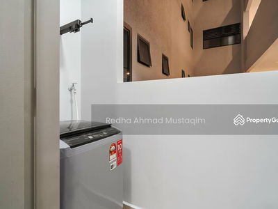 M Vertica, Malaysia M Vertica, Malaysia