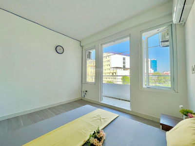 Huynh Thuc Khang Street, Vietnam  Huynh Thuc Khang Street, Vietnam