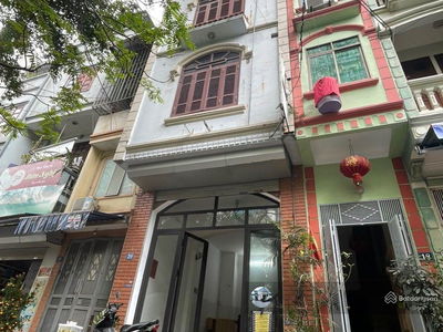 Gehäuse In Hanoi, Vietnam Gehäuse In Hanoi, Vietnam